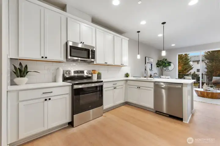 Photographs are for illustrative purposes only. Features, finishes, interior/exterior colors, landscaping and floorplan shown may vary from actual homes built.