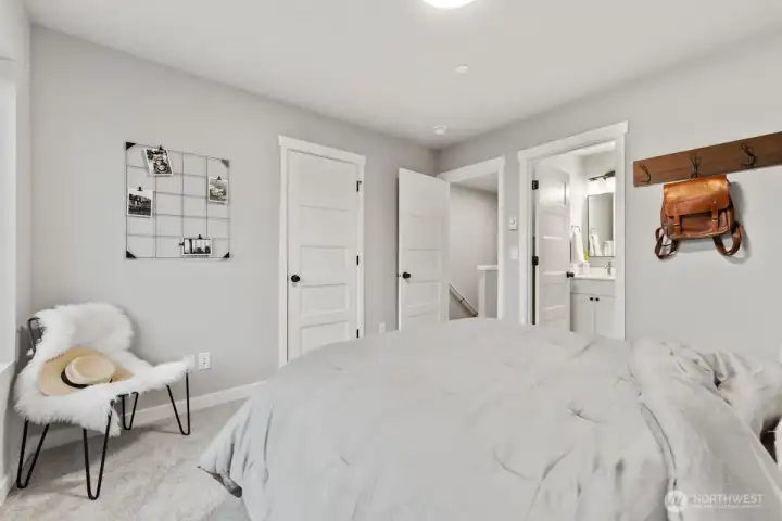 Photographs are for illustrative purposes only. Features, finishes, interior/exterior colors, landscaping and floorplan shown may vary from actual homes built.