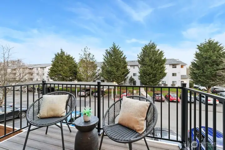 Photographs are for illustrative purposes only. Features, finishes, interior/exterior colors, landscaping and floorplan shown may vary from actual homes built.