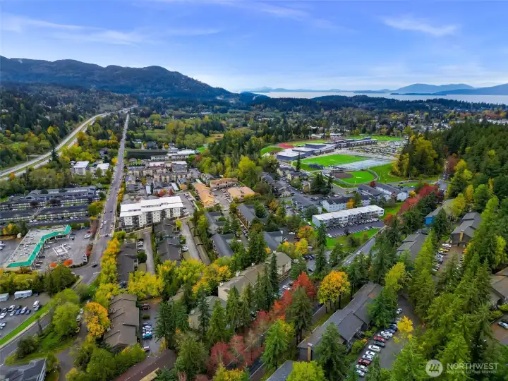 Located in the Sehome neighborhood, the unit is on a busline and within walking distance to Western Washington University, the arboretum, and Sehome Village.