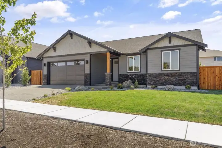 Photos of a similar house in the neighborhood