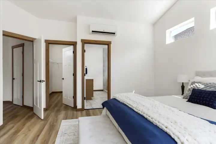 Photos of a similar house in the neighborhood