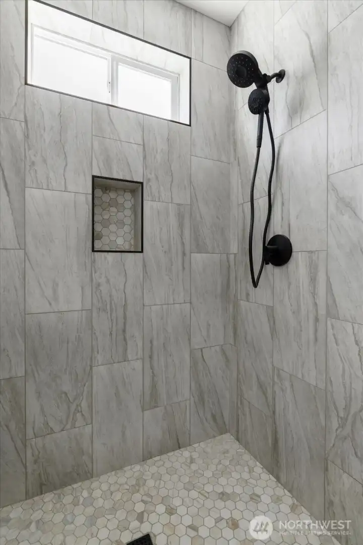 Photos of a similar house in the neighborhood