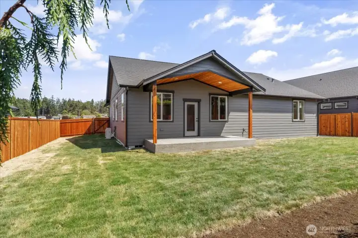 Photos of a similar house in the neighborhood