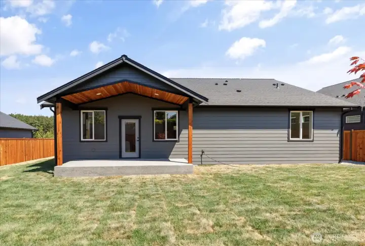 Photos of a similar house in the neighborhood