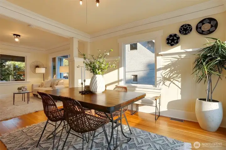 A beautiful entertaining space ideal for gathering and hosting.