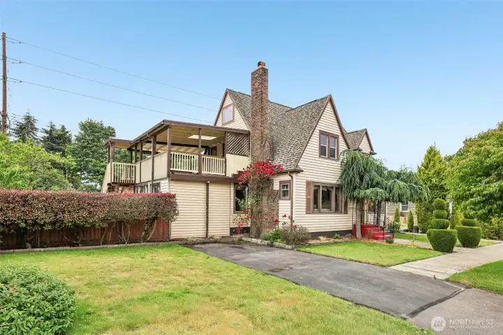 This home has so much to offer with 5 bedrooms, 3 baths, bonus room, sun room, so much storage, large attic with potential to be more PLUS a stunning view of Mt. Rainier!