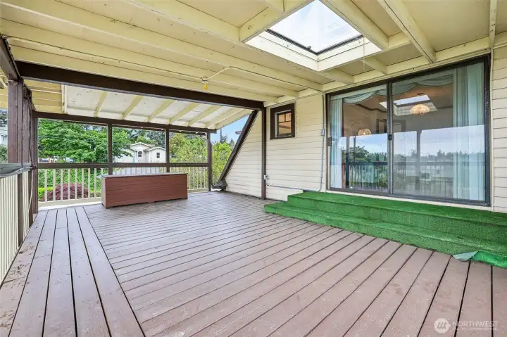 Spacious Covered Deck