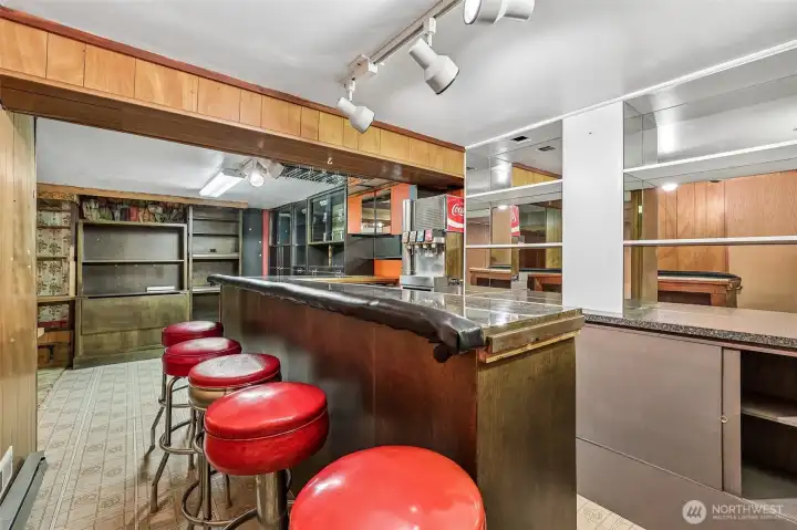 How cool is this bar? The soda machine runs! The shelves behind for your collectibles or beverage bottles. This has serious cachet!