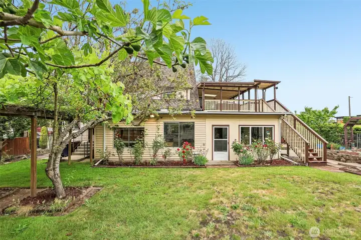 Access to the deck, to the patio & to the hot tub.