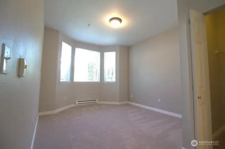 Primary bedroom w bay window