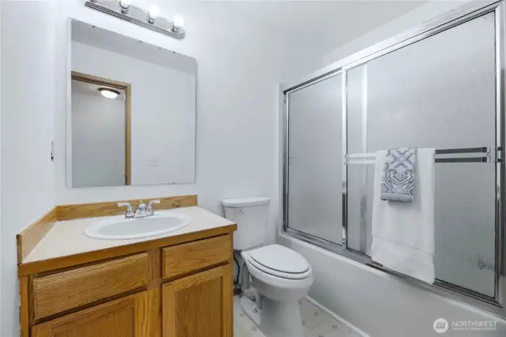 Upstairs full bathroom