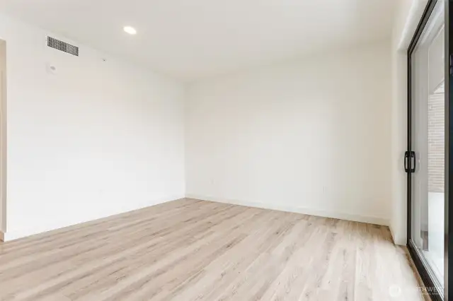 Second bedroom.