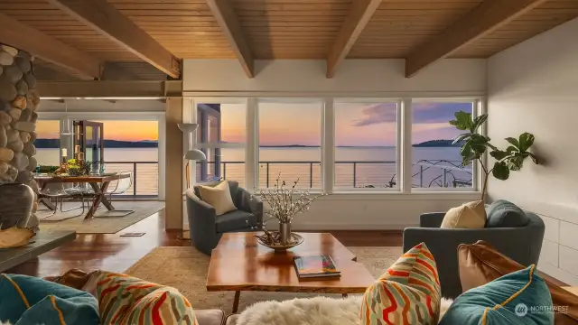 Inside the home has this inner charm that makes one feel warm and fuzzy: a delicious blend of mountain & beach living.