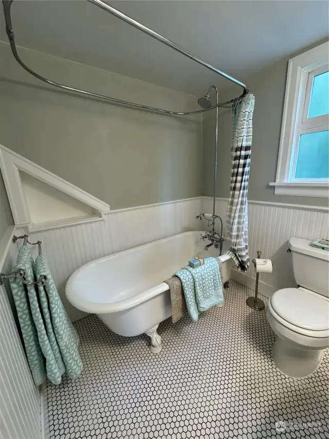 upper floor bathroom