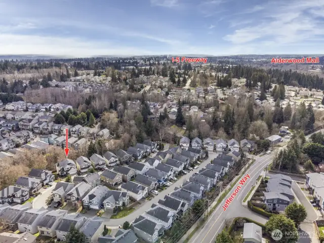 Prime location off Jefferson Way.  Just a few minutes to I-5, Ash Way Park & Ride, Alderwood Mall and Boeing.