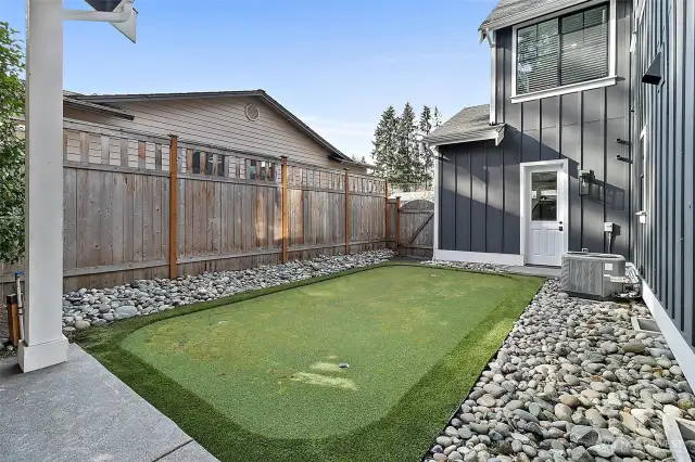 putting green in your back yard