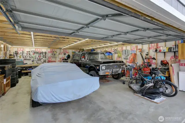 Lots of workspace and fantastic LED lighting in here, for whatever your hobby is!