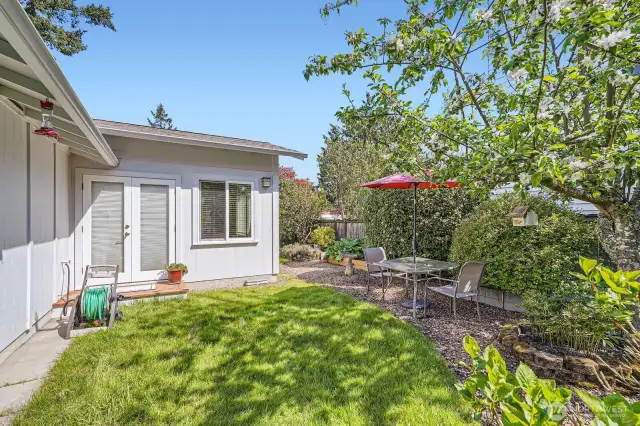 Back yard with mature plantings