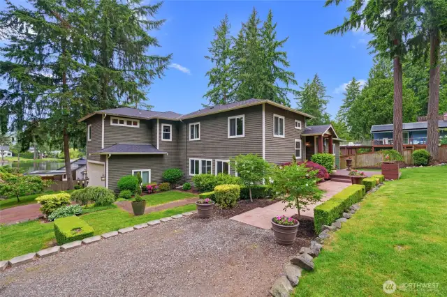 Coming home reminds you of arriving at a special lake lodge!