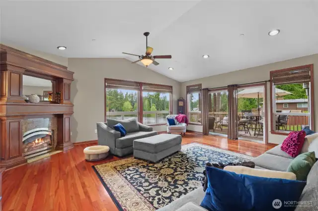 Enjoy the lake view, the fireplace, or the deck.  Perfect for entertaining
