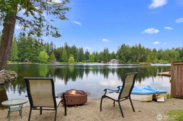 Fish, swim, relax, entertain, birdwatch, or launch your boat from your beach.  A special moment!