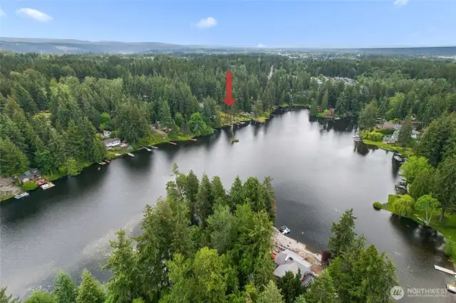 All boats on the beach stay with the home.  You are all set to explore the Lake Killarney community.
