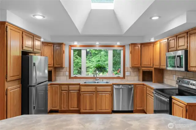 All SS appliances stay!
