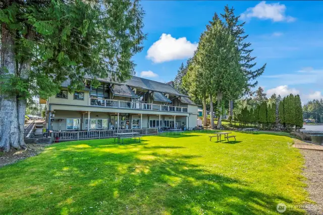The Lake Limerick club house is a landmark in the community and a wonderful gathering place. Complete with restaurant and bar on the lower level... and outdoor concerts in the summer!