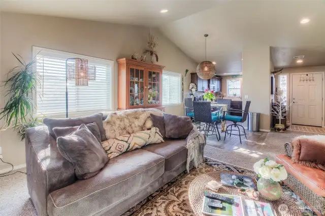 Living/Dining area