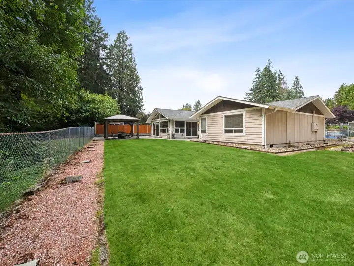 Large, Level yard.