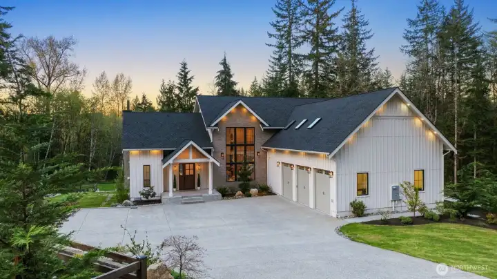 Welcome to this beautifully built custom home in Snohomish!