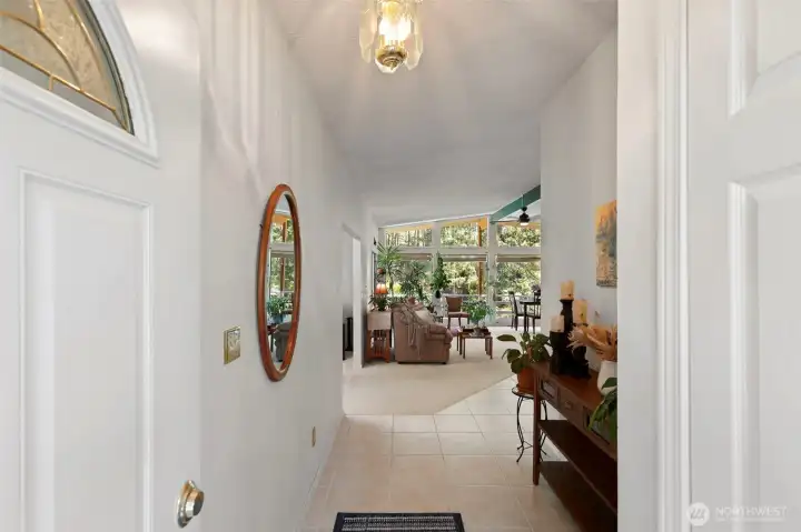 Large & welcoming front entry