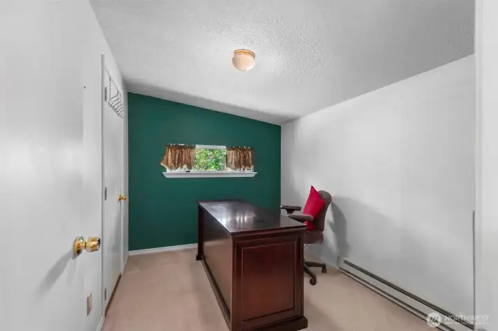 Office space adjacent to bonus room... 8'1" x 11'5" could be 3rd bedroom!