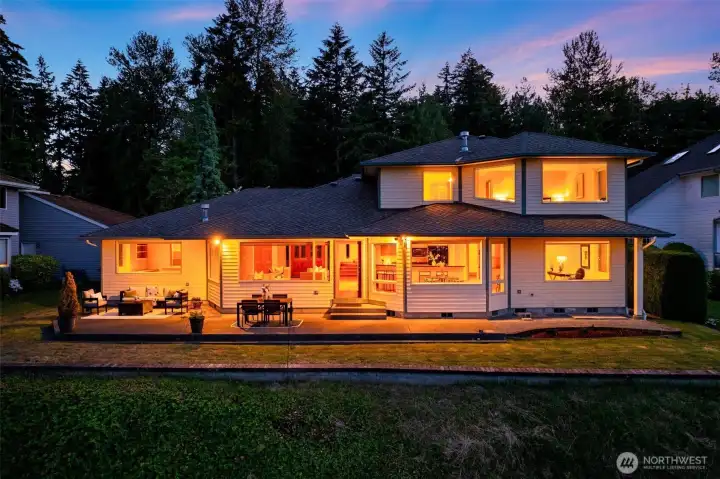 Expansive custom windows throughout the home were strategically placed to maximize panoramic views