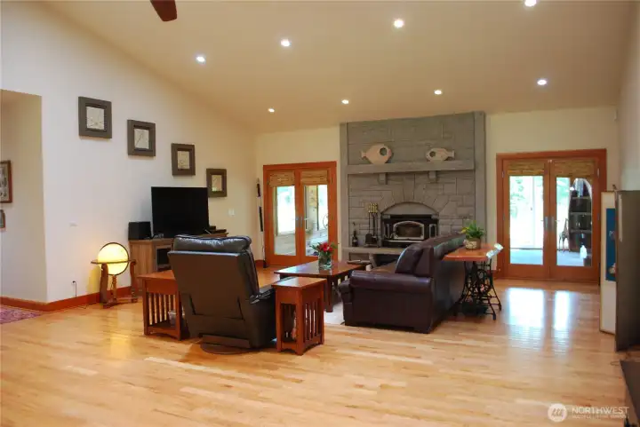 Soaring cathedral ceiling in great room, kitchen, and dinning area. Nine foot ceilings throughout the rest of home. Beautiful hardwood floors in main areas. French doors lead to large, tongue and groove, enclosed patio/sunroom. Soaring cathedral ceiling in great room, kitchen, and dinning area. Nine foot ceilings throughout the rest of home. Beautiful hardwood floors in main areas. French doors lead to large, tongue and groove, enclosed patio/sunroom.