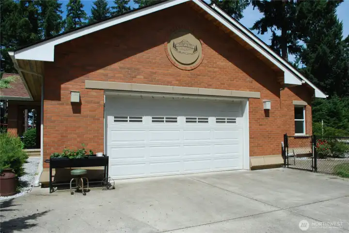 Experience ultimate privacy and luxury in this impressive single-story brick home, offering 2,696 sqft, 4 beds, 2.5 baths, with soaring cathedral ceilings and pristine hardwood floors. 2012 quality construction by one of the areas premier stone masons with no OSB. Entire home boasts high-end finishes throughout. Highlights include 9 foot ceilings, solid wood trim and doors, granite countertops, soft close cabinets, beautiful stone hearth, hardwoods through main living, wood burning stove, and spa-like stone and granite two-headed shower in primary suite. Climate-controlled comfort provided by a high-efficiency heat pump/AC. Entertain year-round with a flowing great room concept that spills through French doors onto the large enclosed, tongue & groove sunroom/patio. Fully fenced and gated backyard area. Experience ultimate privacy and luxury in this impressive single-story brick home, offering 2,696 sqft, 4 beds, 2.5 baths, with soaring cathedral ceilings and pristine hardwood floors. 2012 quality construction by one of the areas premier stone masons with no OSB. Entire home boasts high-end finishes throughout. Highlights include 9 foot ceilings, solid wood trim and doors, granite countertops, soft close cabinets, beautiful stone hearth, hardwoods through main living, wood burning stove, and spa-like stone and granite two-headed shower in primary suite. Climate-controlled comfort provided by a high-efficiency heat pump/AC. Entertain year-round with a flowing great room concept that spills through French doors onto the large enclosed, tongue & groove sunroom/patio. Fully fenced and gated backyard area.