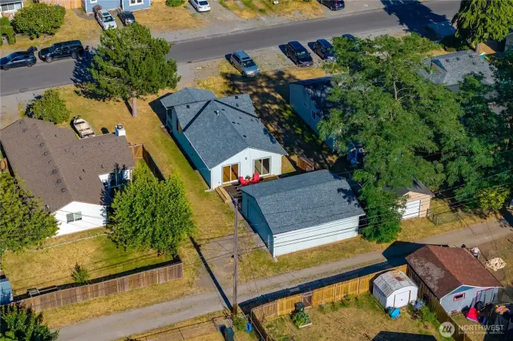 Huge detached garage with additional workspace Huge detached garage with additional workspace