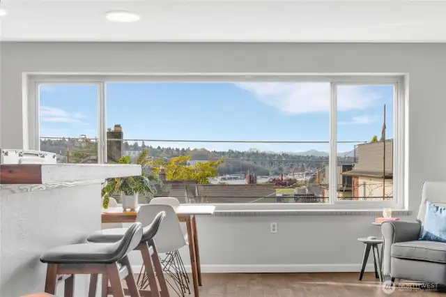 Stunning views out of your massive West facing window. Lake union, Gas Works & the Olympic Mountains on full display.