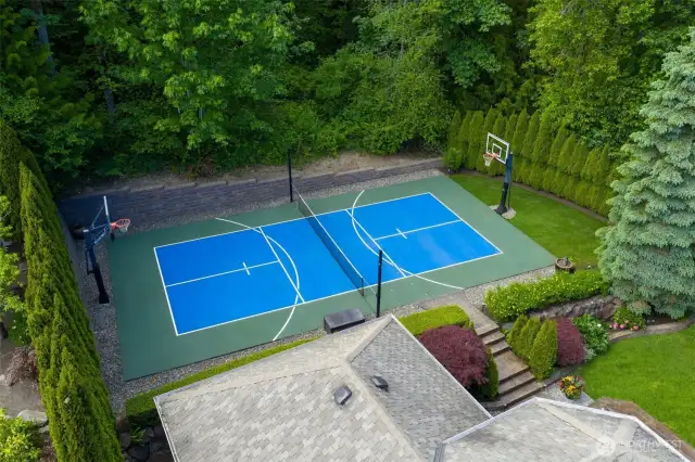This backyard is just waiting for you to enjoy the space!