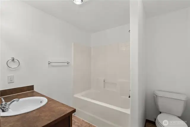Upstairs full guest bathroom.