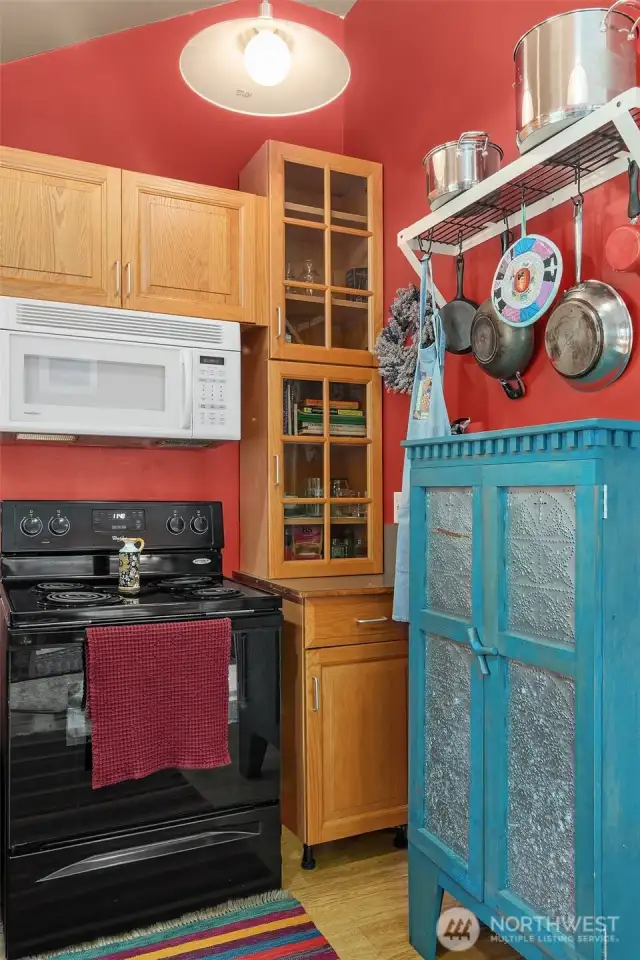 The seller enjoys preparing meals for friends all year round here!