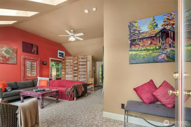 View from back door into the great room. Let's head outside!