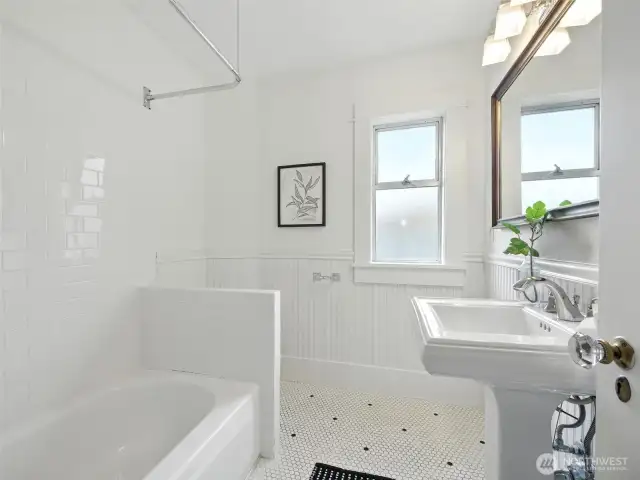 Upstairs full bathroom.