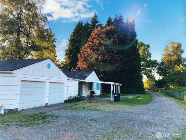 Private driveway to Dennis St, which has city water and sewer!