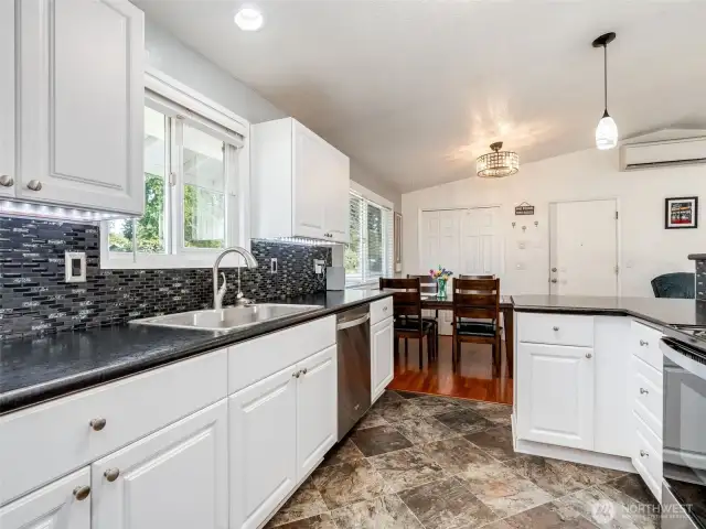 Kitchen/Dining Area