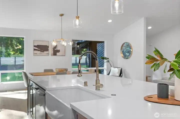 farmhouse porcelain sink