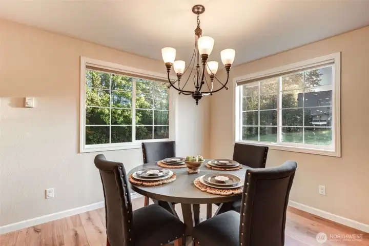 Dining room large enought to accomodate a large table!
