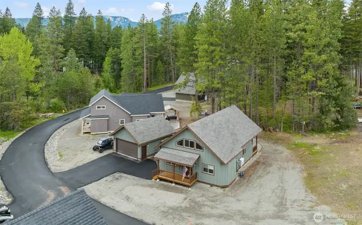 From Roslyn Ridge, you’re just minutes from Lake Cle Elum, the city of Roslyn, and a network of scenic trails perfect for year-round adventure.