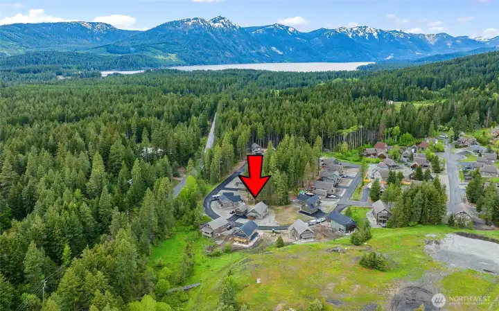 Roslyn Ridge provides convenient year-round access, along with membership to the Roslyn Ridge Activity Center for recreation and community activities.